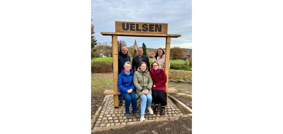 Photo spot in Uelsen Representatives of the initiators at the newly created photo spot