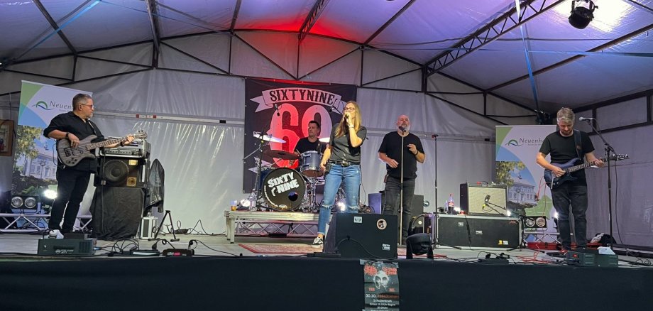 Sixtynine on stage