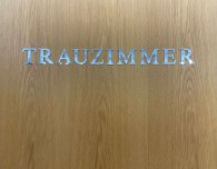 Sala de bodas como fuente de una puerta