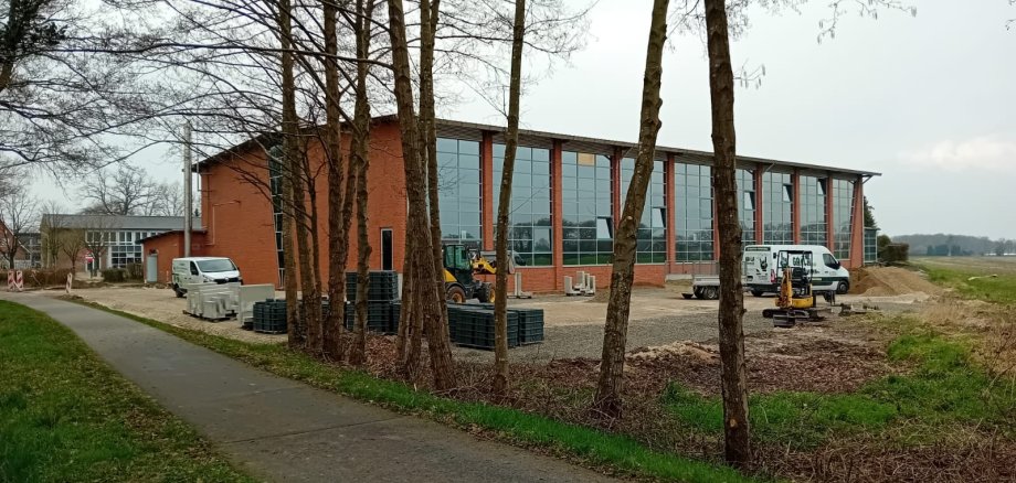 Außenansicht Sporthalle Uelsen 