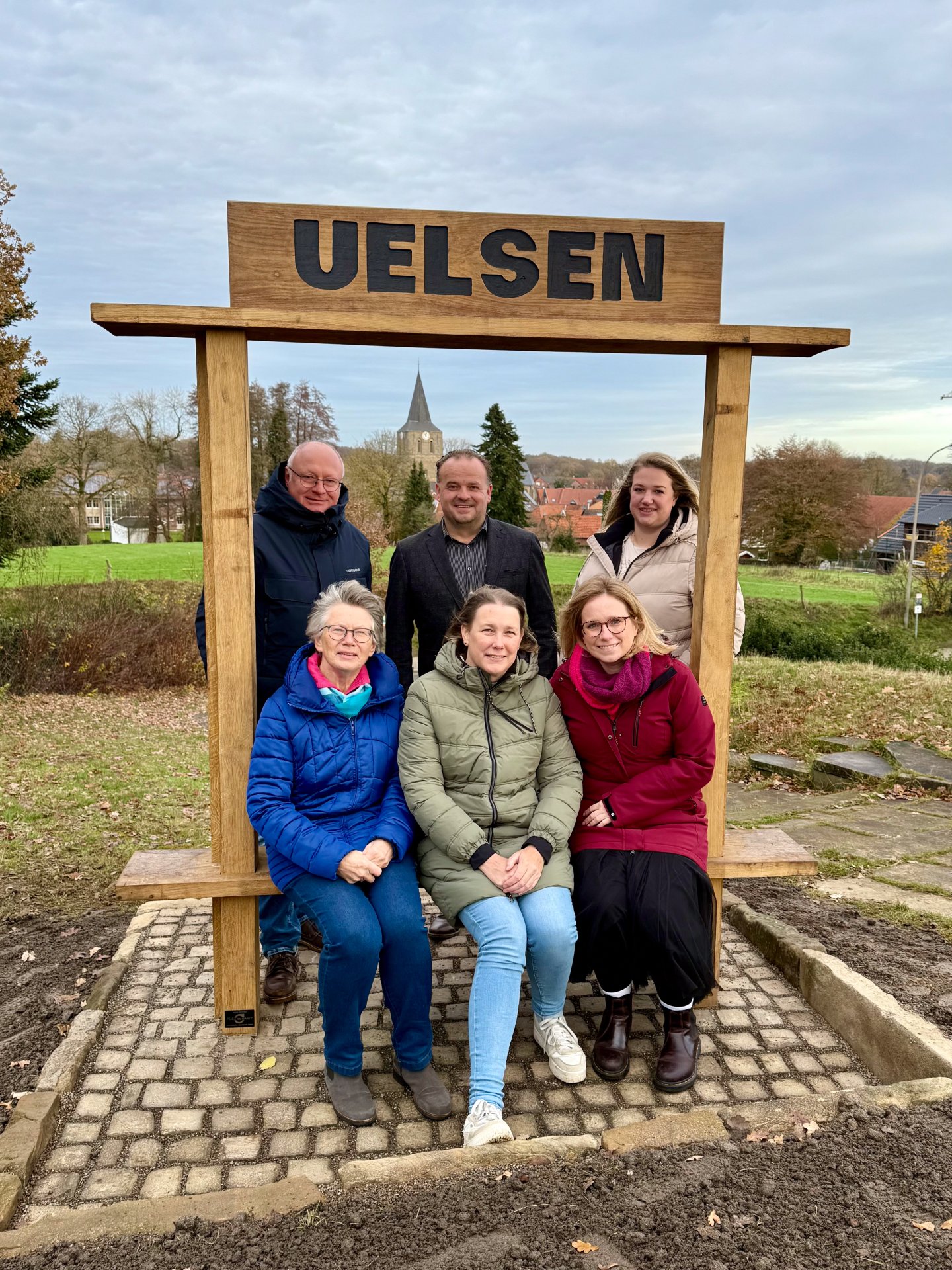 Vertreter der Initiatoren am neu geschaffenene Fotospot